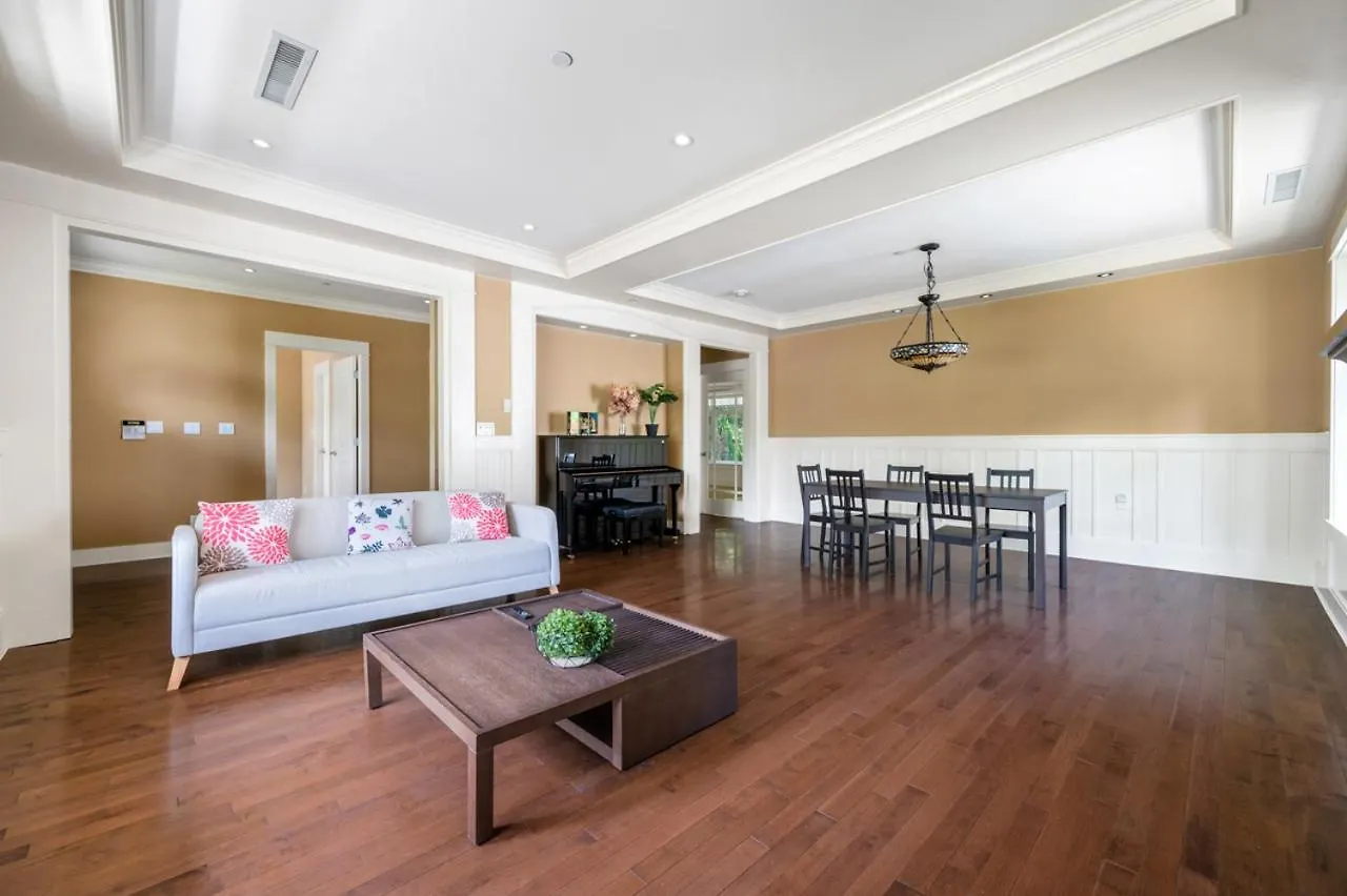 Guest house Luxurious Dream House Hotel Vancouver